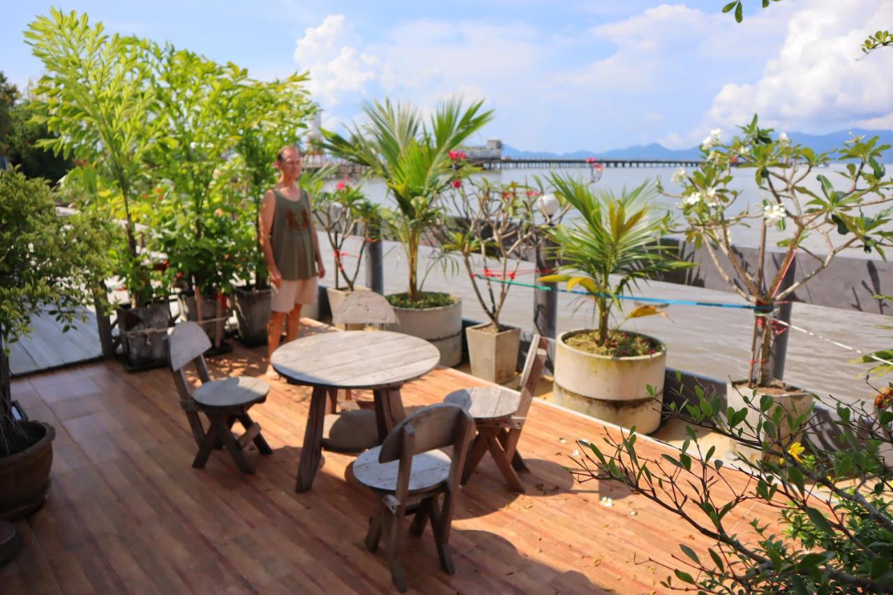Ban Sulada Guest House Laem Ngop Экстерьер фото