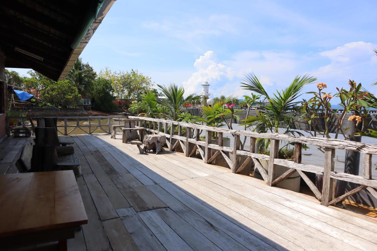 Ban Sulada Guest House Laem Ngop Экстерьер фото